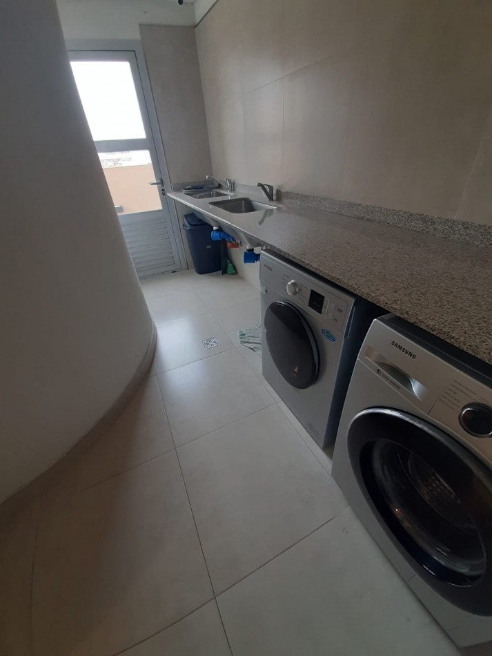 VENTA - Depto 2 ambientes con cochera a estrenar - Zona La Rioja y Matheu