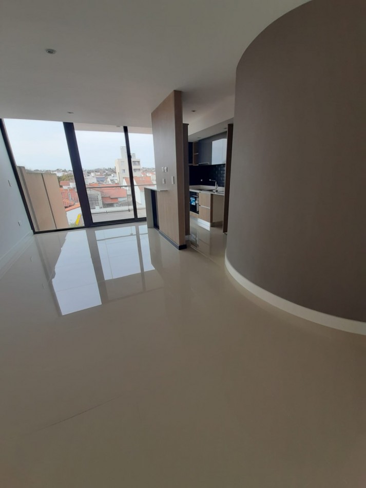 VENTA - Depto 2 ambientes con cochera a estrenar - Zona La Rioja y Matheu