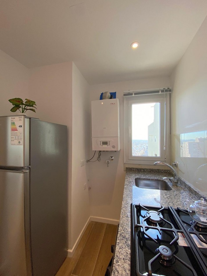 Venta Departamento 2 ambientes a la calle con balcon y vista al mar, edificio Havana