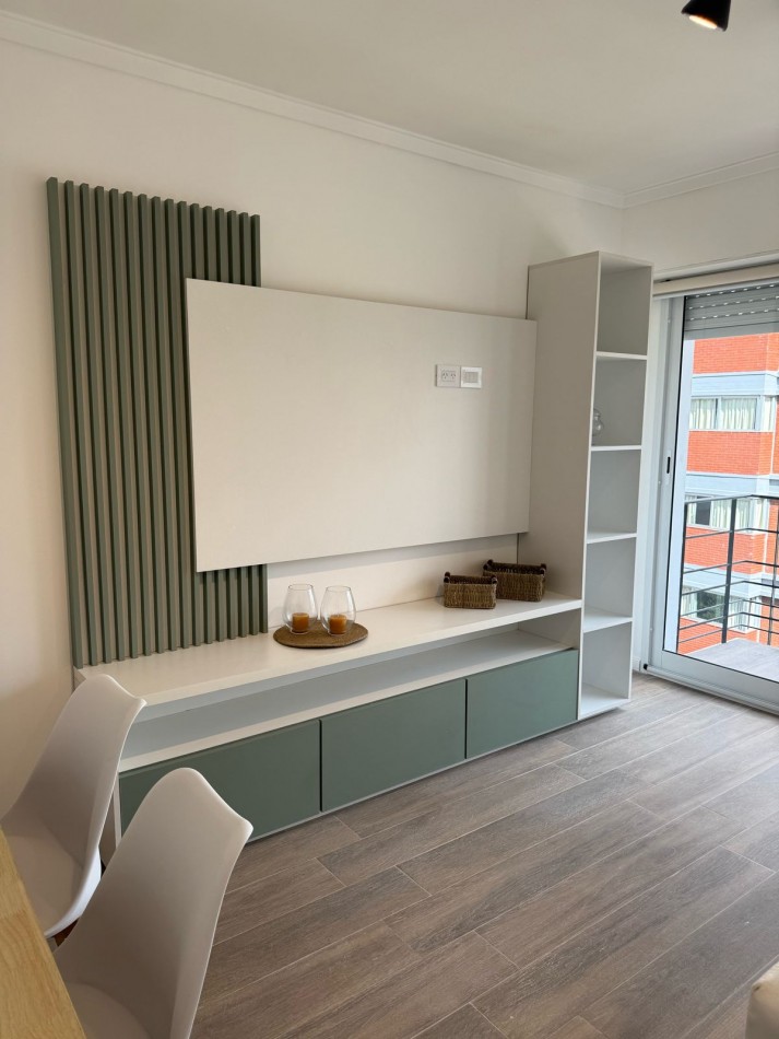 DEPARTAMENTO 2 AMBIENTES CON BALCON SALIENTE A LA CALLE EN PLAZA COLON