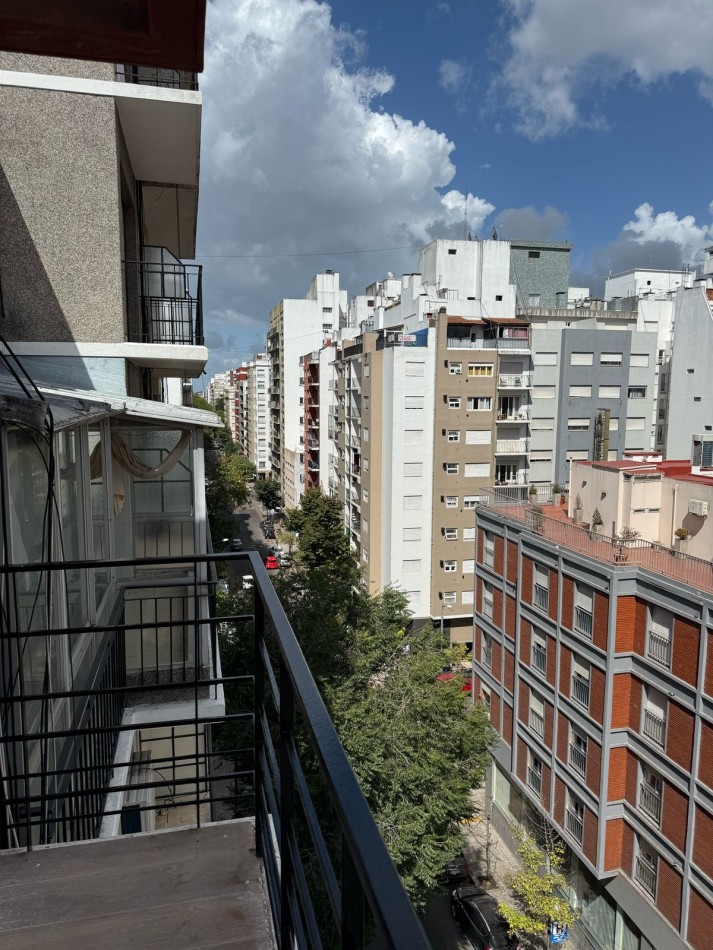 DEPARTAMENTO 2 AMBIENTES CON BALCON SALIENTE A LA CALLE EN PLAZA COLON