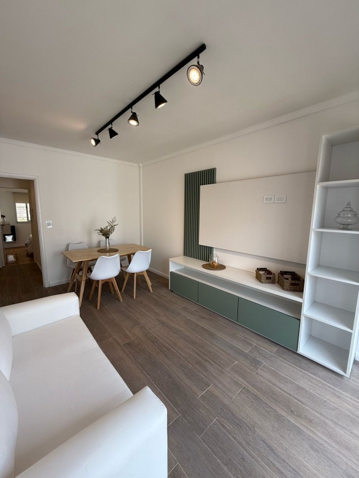 DEPARTAMENTO 2 AMBIENTES CON BALCON SALIENTE A LA CALLE EN PLAZA COLON