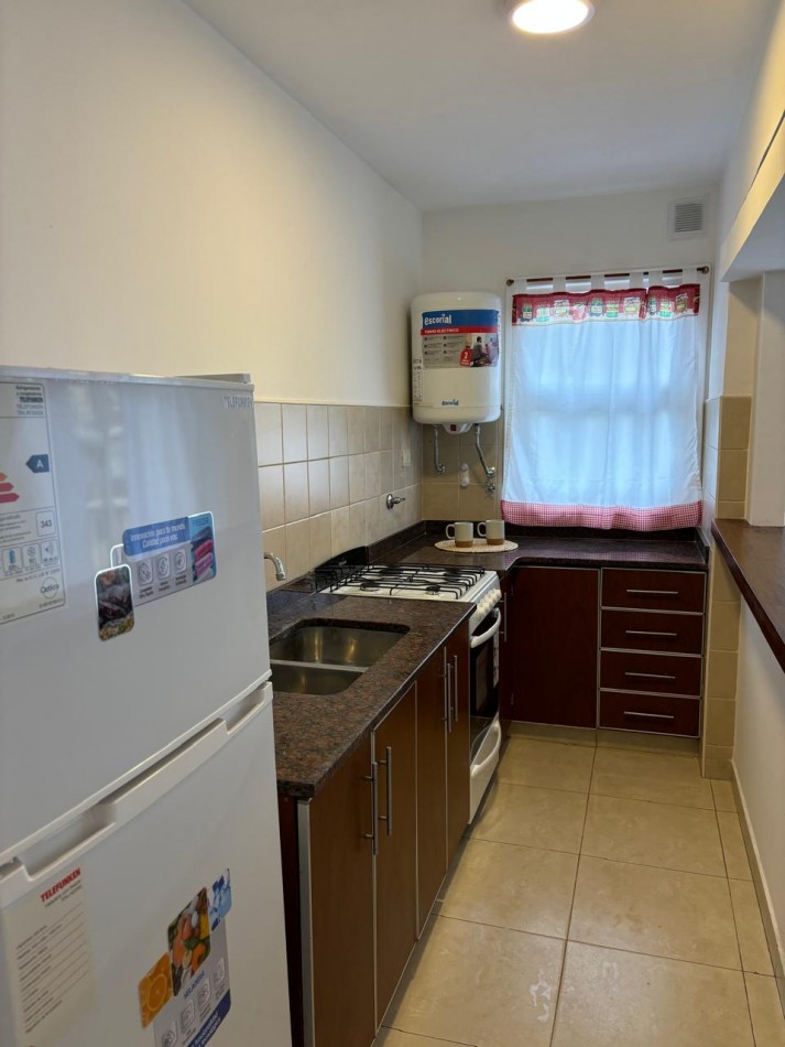 DEPARTAMENTO 2 AMB A LA CALLE CON BALCON FRANCES, DEPENDENCIA DE SERVICIO Y VISTA LATERAL AL MAR EN PLAZA COLON