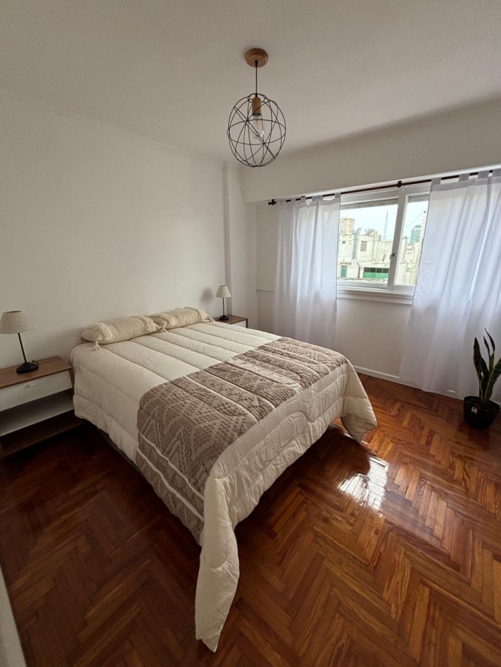 DEPARTAMENTO 2 AMB A LA CALLE CON BALCON FRANCES, DEPENDENCIA DE SERVICIO Y VISTA LATERAL AL MAR EN PLAZA COLON