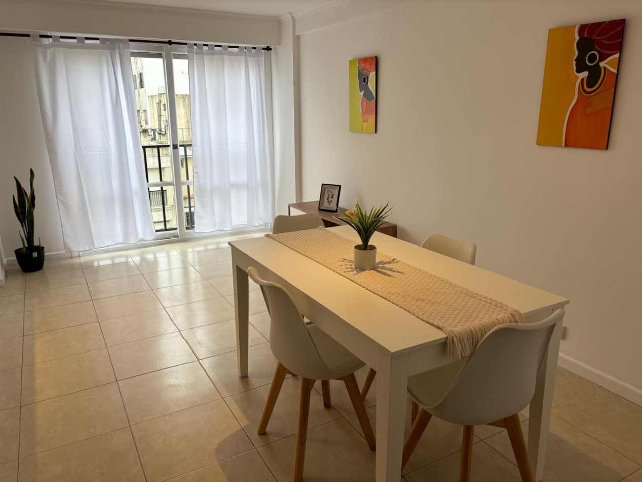 DEPARTAMENTO 2 AMB A LA CALLE CON BALCON FRANCES, DEPENDENCIA DE SERVICIO Y VISTA LATERAL AL MAR EN PLAZA COLON