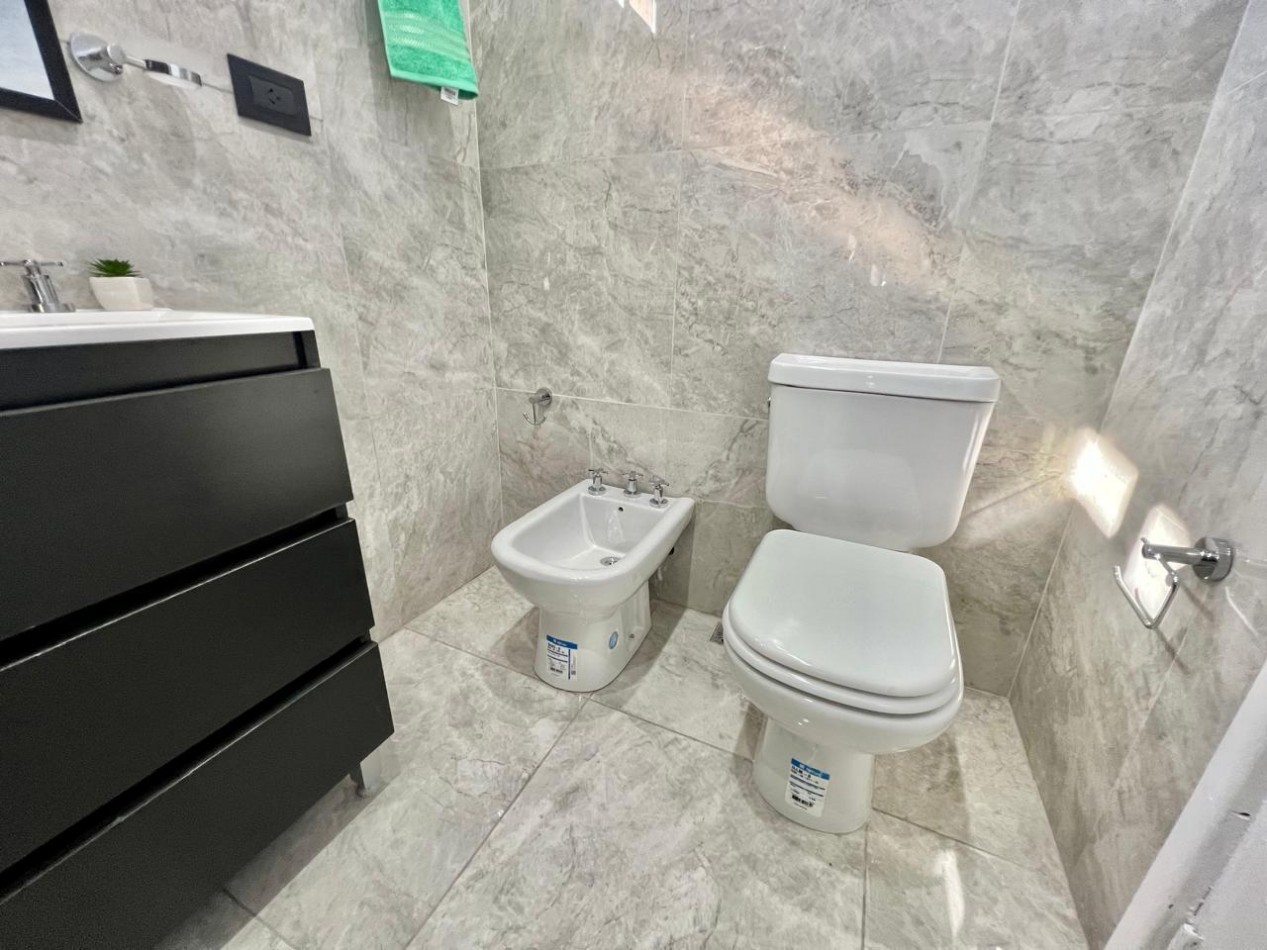 DEPARTAMENTO 3 AMBIENTES LATERAL CON BALCON SALIENTE