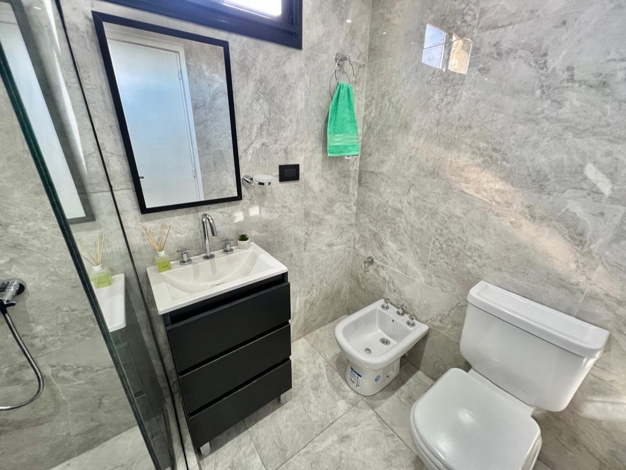 DEPARTAMENTO 3 AMBIENTES LATERAL CON BALCON SALIENTE