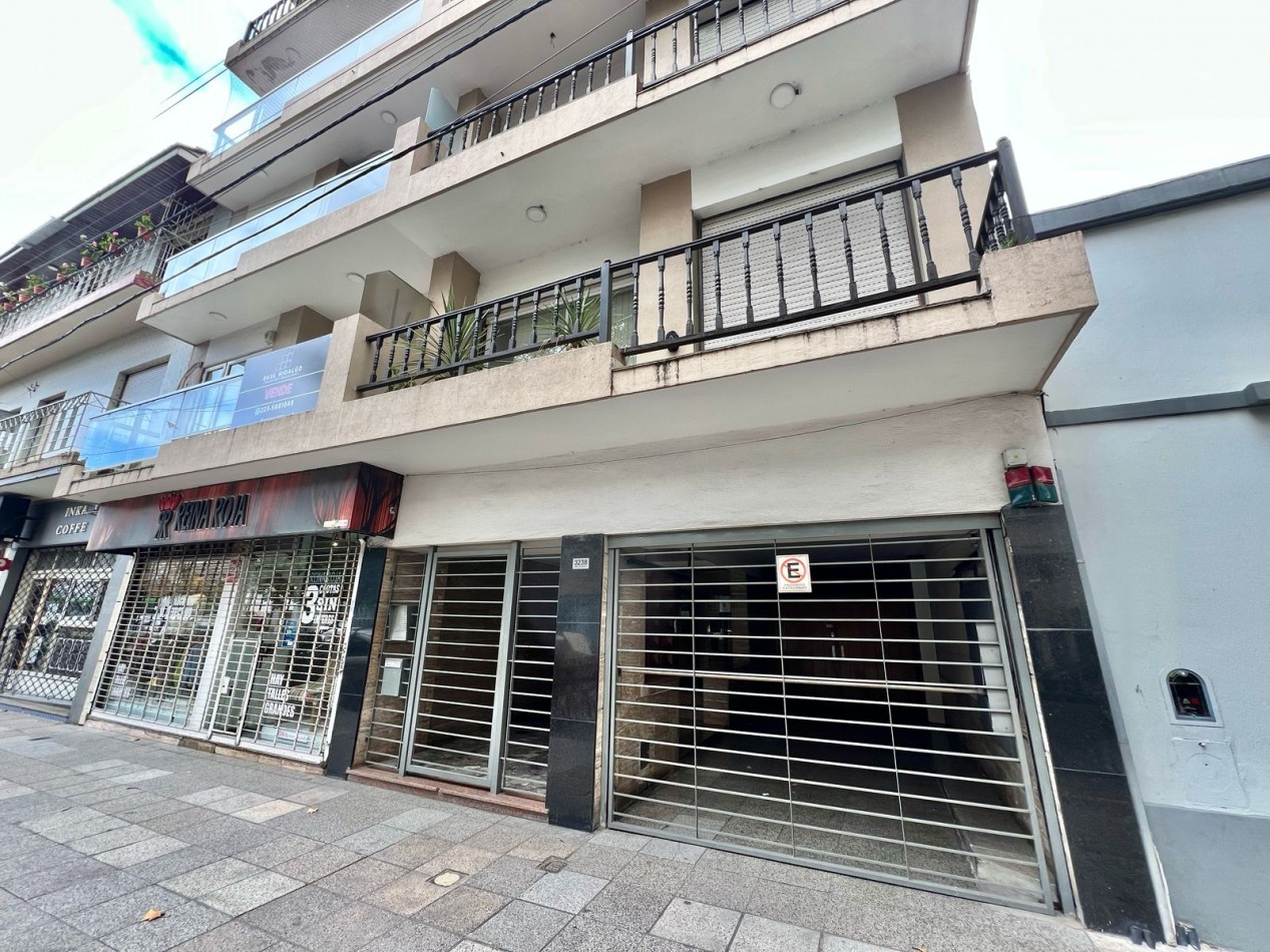 DEPARTAMENTO 3 AMBIENTES LATERAL CON BALCON SALIENTE