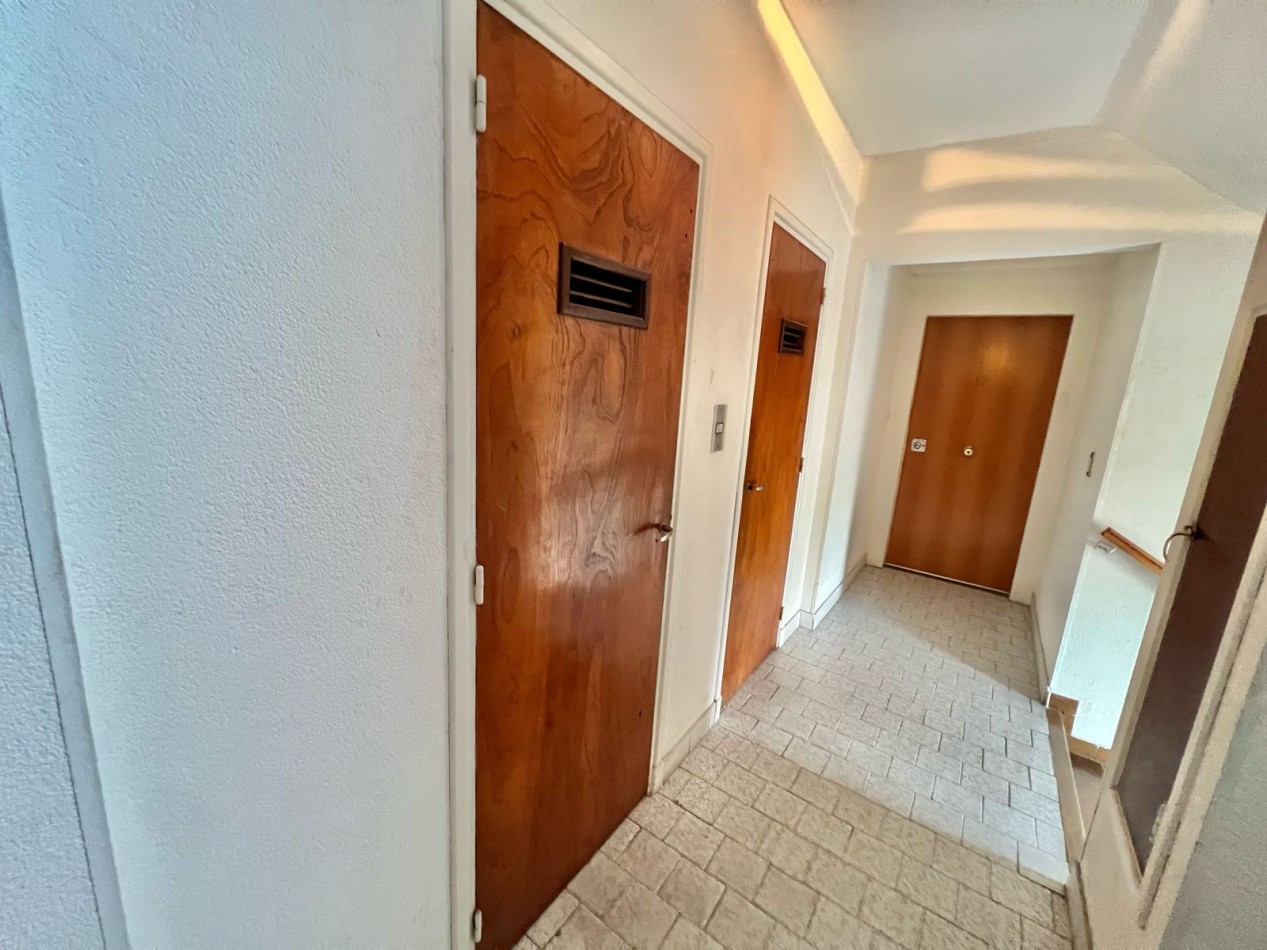DEPARTAMENTO 3 AMBIENTES LATERAL CON BALCON SALIENTE