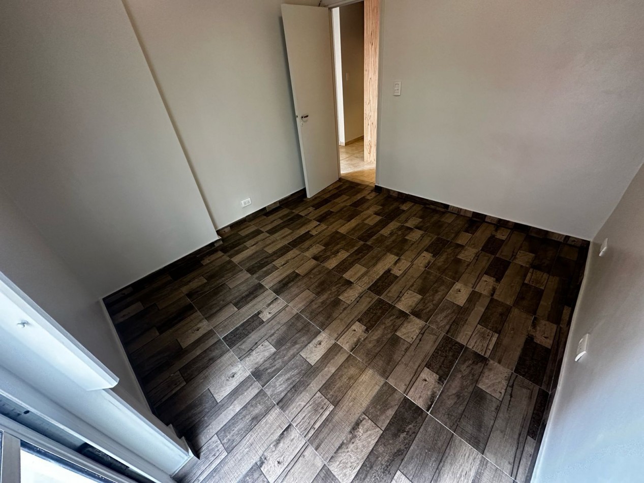 DEPARTAMENTO DE 2 AMBIENTES CON BALCON SALIENTE A LA CALLE. APTO CREDITO