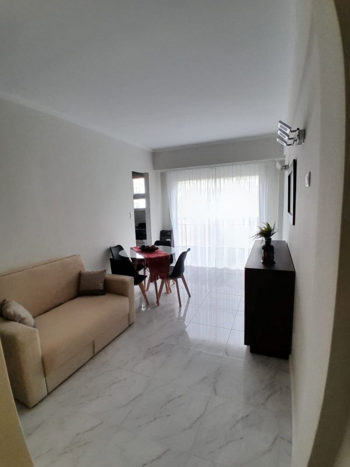 DEPARTAMENTO 1 AMBIENTE A LA CALLE CON BALCON FRANCES EN PLAZA COLON