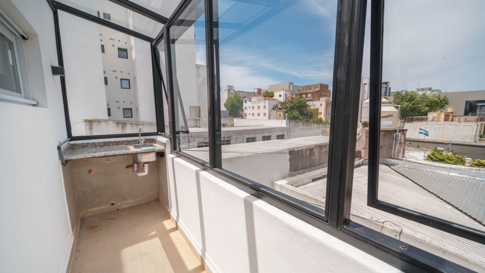 DUPLEX 4 AMBIENTES A ESTRENAR CON COCHERA, BAULERA, TERRAZA CON PARRILLA, SIN EXPENSAS EN ALDREY. APTO CREDITO