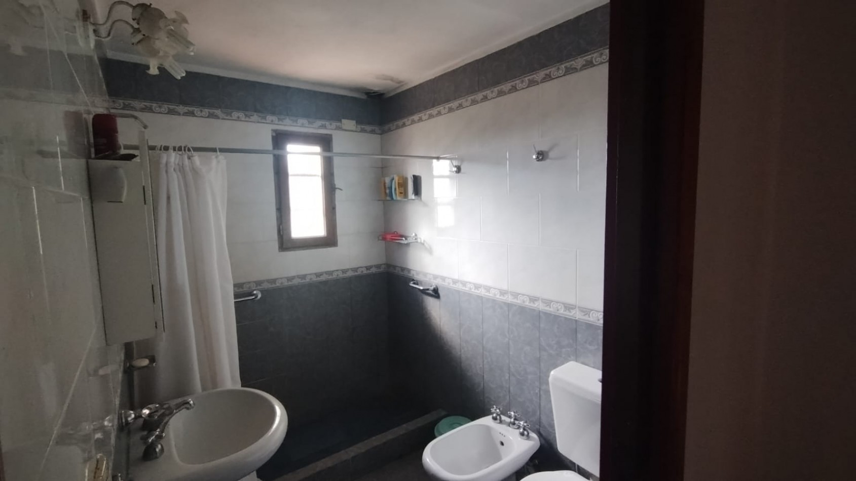 OPORTUNIDAD CHALET 5 AMBIENTES EN SANTA CLARA DEL MAR CON GRAN PARQUE A 100 METROS DEL MAR - QUINCHO/COCHERA DOBLE/LAVADERO/DEPENDENCIA/DOBLE LOTE