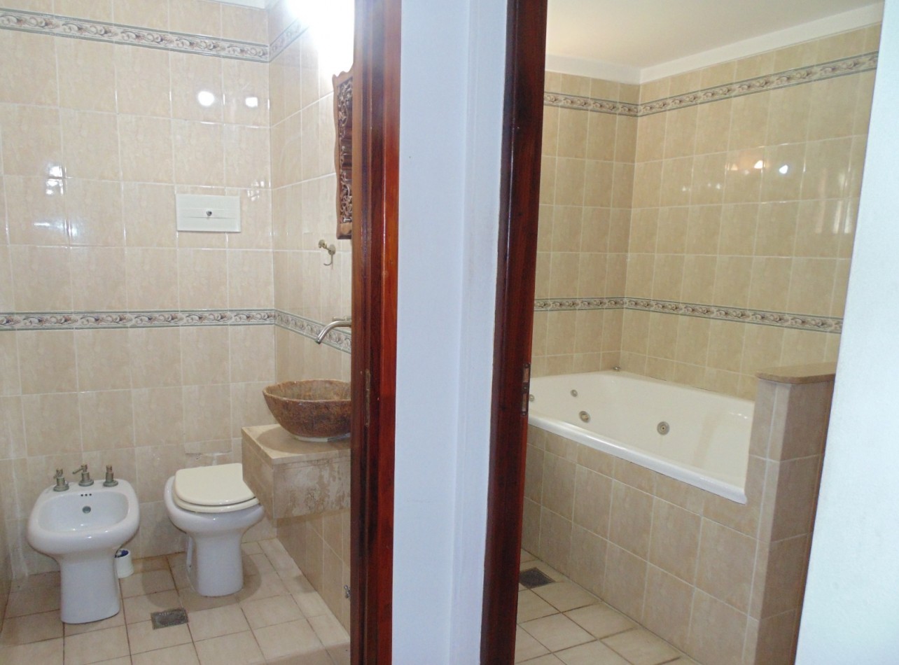 OPORTUNIDAD CHALET 5 AMBIENTES EN SANTA CLARA DEL MAR CON GRAN PARQUE A 100 METROS DEL MAR - QUINCHO/COCHERA DOBLE/LAVADERO/DEPENDENCIA/DOBLE LOTE