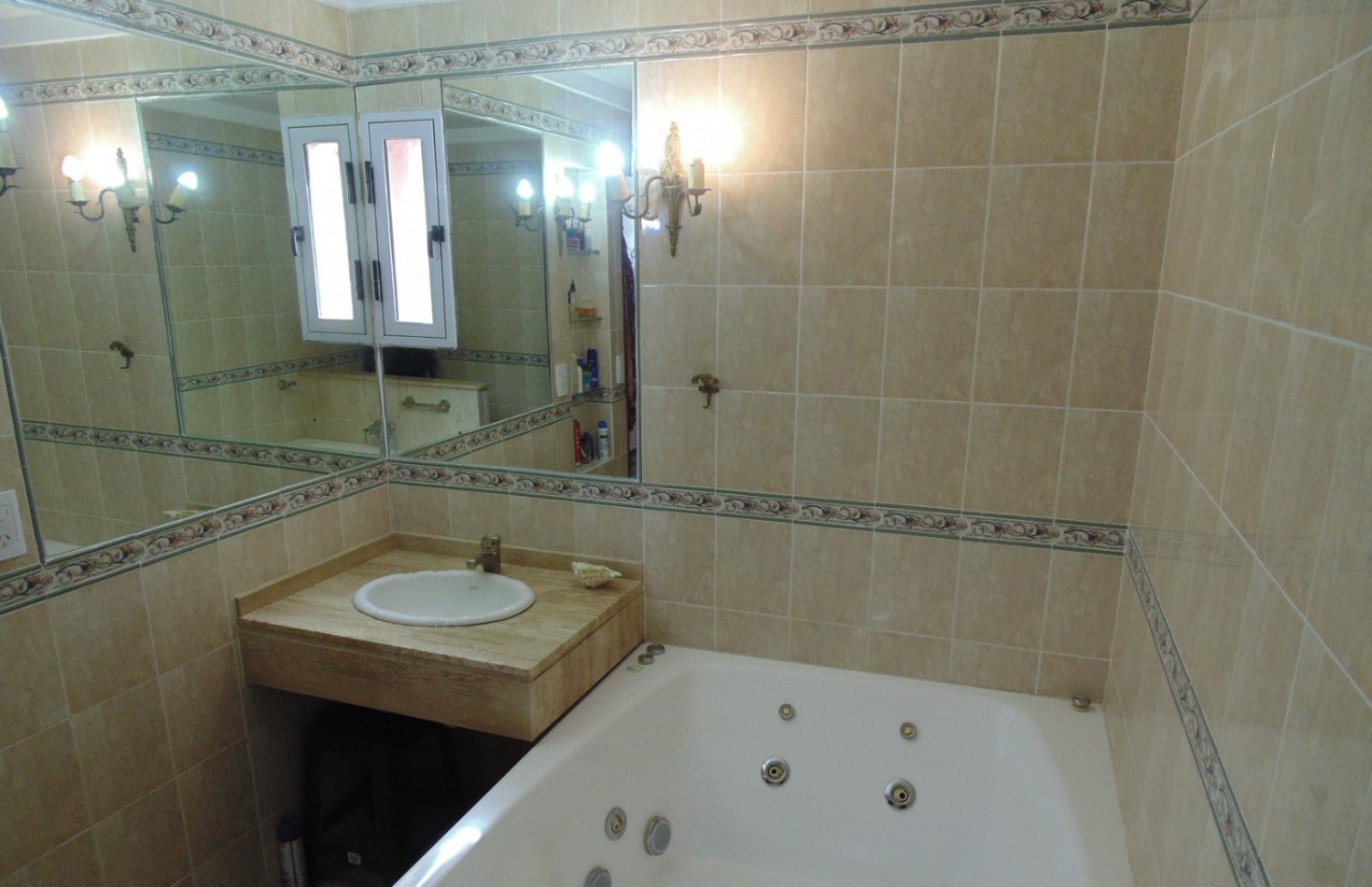 OPORTUNIDAD CHALET 5 AMBIENTES EN SANTA CLARA DEL MAR CON GRAN PARQUE A 100 METROS DEL MAR - QUINCHO/COCHERA DOBLE/LAVADERO/DEPENDENCIA/DOBLE LOTE