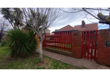 OPORTUNIDAD CHALET 5 AMBIENTES EN SANTA CLARA DEL MAR CON GRAN PARQUE A 100 METROS DEL MAR - QUINCHO/COCHERA DOBLE/LAVADERO/DEPENDENCIA/DOBLE LOTE